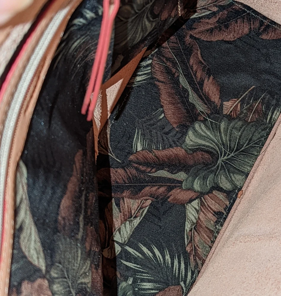 Tannino Cuero leather bag with owl details. Made in Colombia.